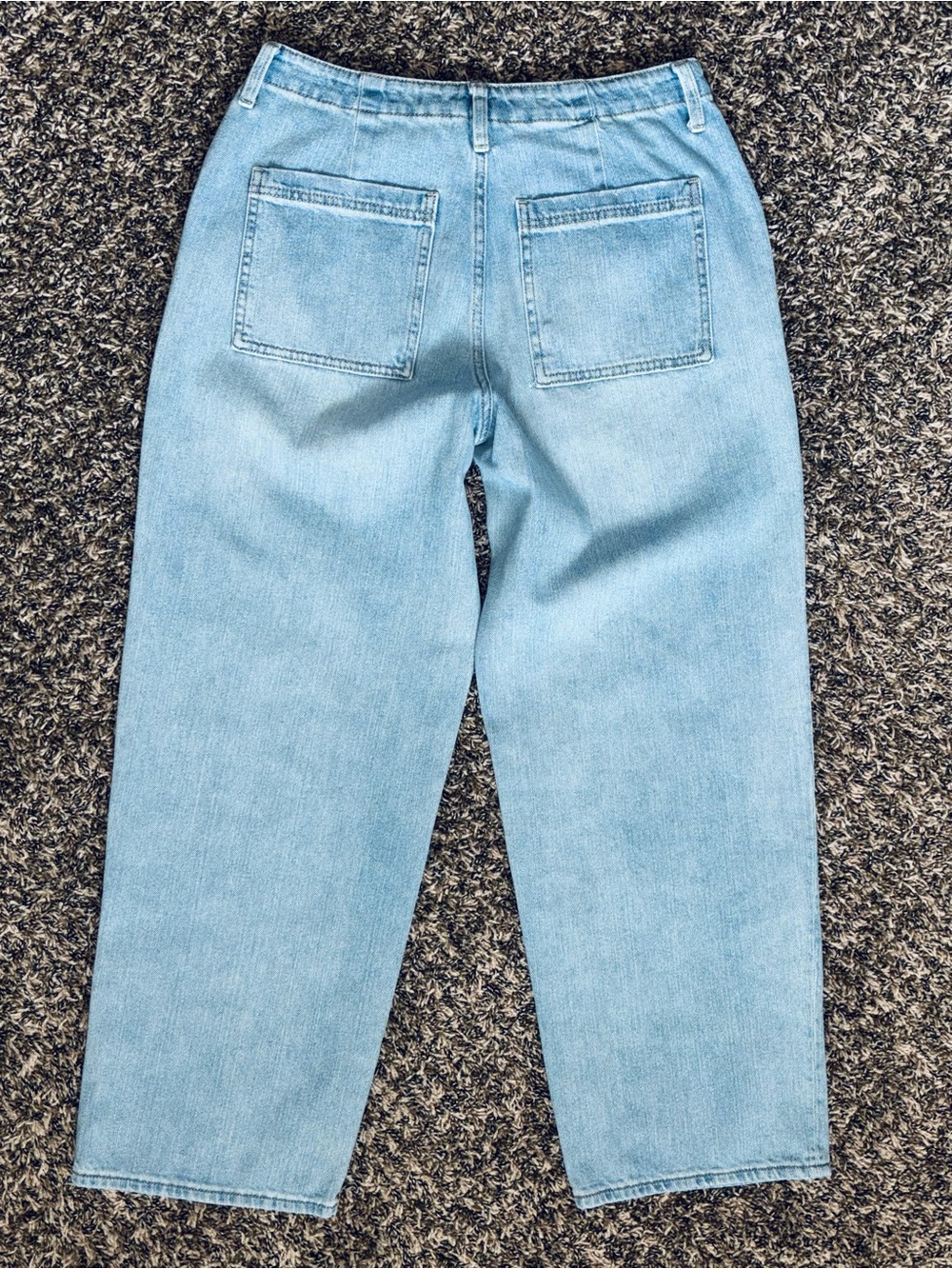 Universal Thread Women’s Light Wash Relaxed Straight Wide Leg Jeans - Size: (8) - Picture 5 of 12